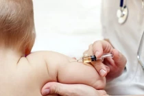 Chuyên gia mách lý do cho trẻ tiêm vắc xin miễn phí