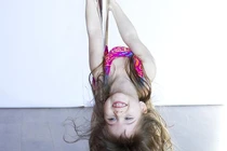 Bé 3 tuổi mua cột cực đỉnh gây sốt 