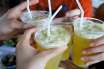 Học cách uống nước mía mùa hè để giải trừ bệnh tật