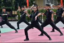 Ảnh: Ngắm nữ cảnh sát tương lai múa côn, lái xe phân khối lớn