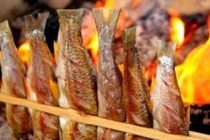 Đặc sản cá nướng Hồ Ba Bể ăn ngay tại hồ