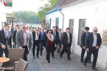 Chùm ảnh: Chủ tịch Quốc hội làm việc tại Szentendre, Hungary