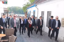 Chùm ảnh: Chủ tịch Quốc hội làm việc tại Szentendre, Hungary