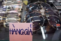 Kính mắt giá rẻ như cho đổ bộ Sài Gòn