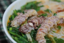Lý do khiến bún hải sản bề bề gây sốt ở Hà Nội