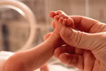 Những sai lầm phổ biến khi chăm sóc bé sơ sinh