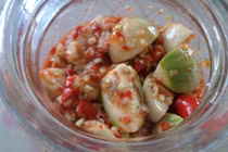Cách làm cà pháo muối mắm tôm giòn tan ngon khó cưỡng