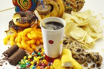 5 món ăn cần tránh cho bé ăn khi bị sốt