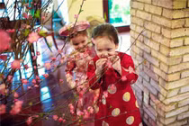 Ngắm cặp song sinh Tôm Tép diện áo dài cực yêu 