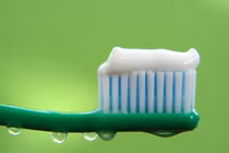 Những hóa chất trong kem đánh răng gây ung thư 