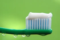 Những hóa chất trong kem đánh răng gây ung thư 