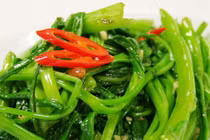 Tại sao món rau muống xào của bạn không ngon như ngoài tiệm?