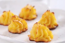 Bữa tối nhanh gọn đủ chất với khoai tây nghiền nướng