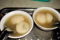 Nhớ hình ảnh quen thuộc về món bánh trôi tàu Phạm Bằng