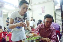 Quán lẩu pê đê ở Sài Gòn gây tò mò vì độc lạ