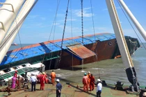 Trục vớt thành công tàu Hoàng Phúc 18 gặp nạn giữa biển