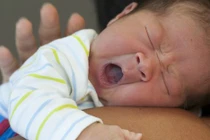 Dấu hiệu bé thiếu canxi không phải lúc nào cũng đúng