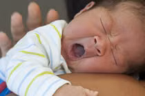 Dấu hiệu bé thiếu canxi không phải lúc nào cũng đúng