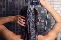 Tắm gội kiểu này, bạn sẽ bị mụn ở lưng suốt đời 