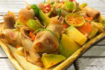 Chân gà cay trộn xoài: món ngon vừa ăn vẫn thòm thèm 