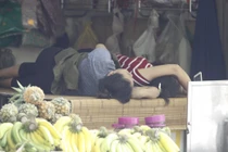 Nhọc nhằn những giấc ngủ "3 không" của người lao động