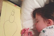 Bộ ảnh dụ con yêu 2 tuổi ngủ cực dễ thương