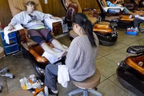 Sự thật đắng chát cuộc sống người Việt làm nail ở Mỹ