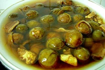 Bí quyết chọn sấu ngâm giòn không bị váng