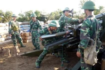 Bộ đội Việt Nam diễn tập bắn đạn thật