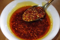 Tự làm ớt sa tế ngon cay an toàn cho món lẩu