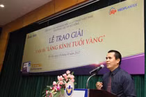 Báo Khoa học và Đời sống trao giải cuộc thi Lăng kính tuổi vàng