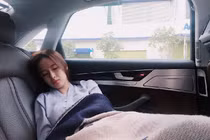 Loạt ảnh chụp lén “tố” nhan sắc thật của Angela Phương Trinh 