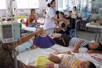 Người mắc bệnh sốt xuất huyết tăng chóng mặt ở Hà Nội 