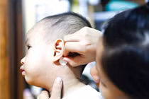 Coi chừng trẻ bị loạn thần vì miếng dán chống say xe