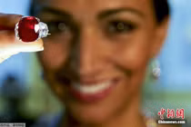 Viên ngọc "máu bồ câu" giá kỷ lục 30,3 triệu USD