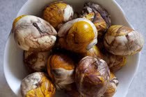 Cách ăn lẩu trứng vịt lột không sinh bệnh