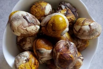 Cách ăn lẩu trứng vịt lột không sinh bệnh