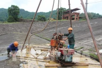 Khẩn cấp xử lý thấm đập chính Hồ Núi Cốc