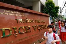 Tuyển sinh đầu cấp ở Hà Nội: Nhiều điểm nóng, quá tải