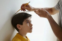 9 dấu hiệu bất ngờ cảnh báo sớm bé thấp lùn