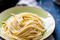 Tự làm mì tươi không hóa chất cho cả nhà