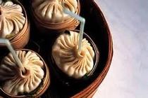 Choáng váng với món bánh bao nước ăn bằng ống hút 