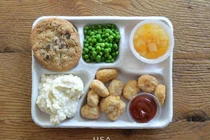 Tận mục bữa ăn bán trú của học sinh các nước