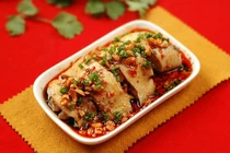 Gà luộc sốt sa tế thơm ngon lạ miệng