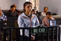 Cô gái đâm chết bạn của chồng lĩnh 12 năm tù