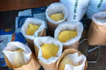 Đường trắng trộn axít photphoric độc hại khôn lường 