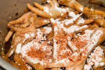 Món chân gà sốt xì dầu lạ miệng cho ngày cuối năm