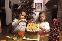 Bé cưng nhà sao Việt háo hức trang trí Noel 2015