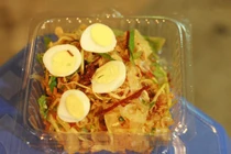 4 địa chỉ ăn bánh tráng trộn ngon nhất Hà thành