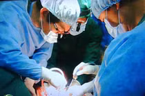 Tái tạo bàng quang cho bé bị bác sĩ cắt nhầm 